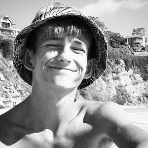 Meet your Posher, Chase